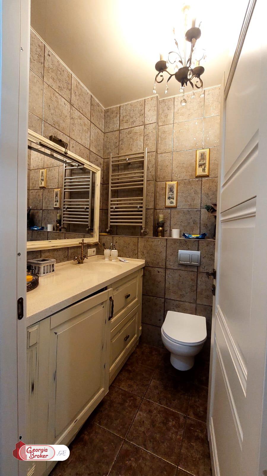 იყიდება ახალი გარემონტებული 3 ოთახიანი ბინა ვაკეში